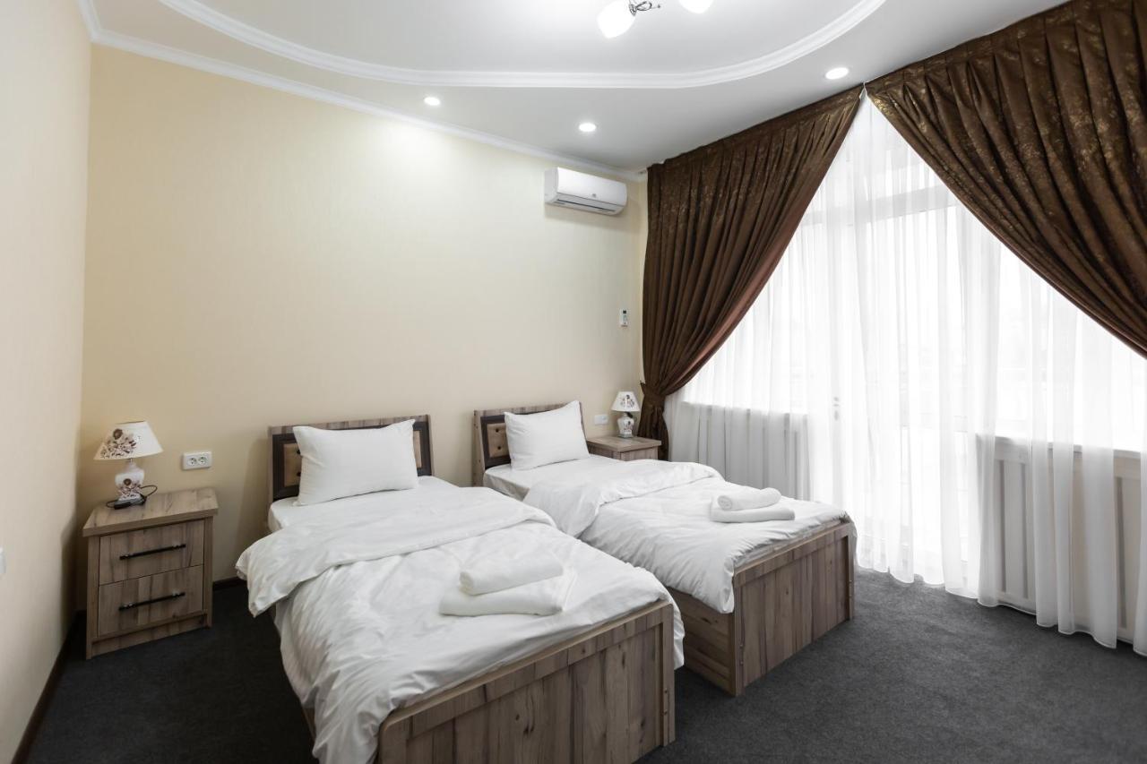 Light Hotel Tasken Kültér fotó